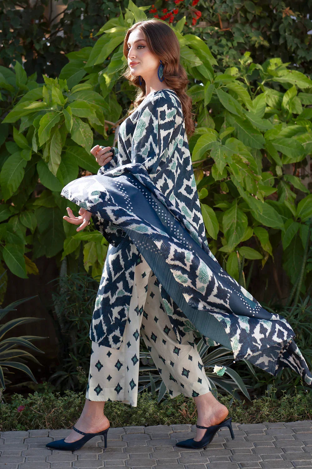 03-Piece Printed Lawn Suit - Ready To Wear